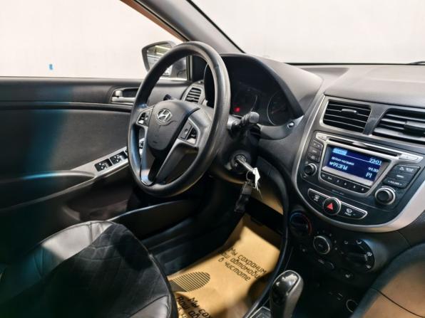 Hyundai Solaris I Рестайлинг с пробегом 2015 года, цена 979 000 рублей, 176800 км, седан, Автокод Объявления