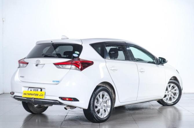 Toyota Auris II Рестайлинг с пробегом 2015 года, цена 1 329 000 рублей, 92000 км, хэтчбек, Автокод Объявления