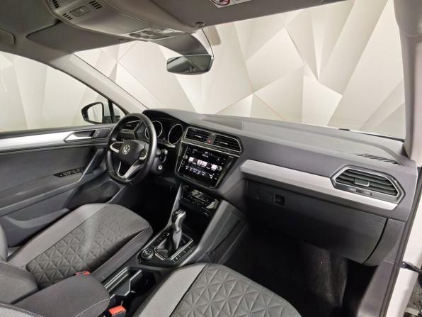 Volkswagen Tiguan II Рестайлинг с пробегом 2021 года, цена 3 680 000 рублей, 15900 км, внедорожник, Автокод Объявления