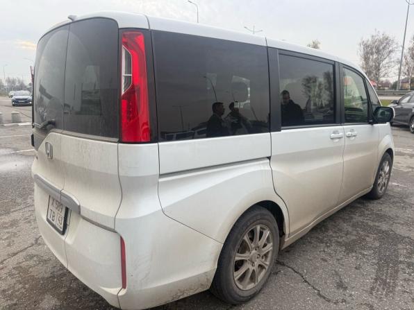 Honda Stepwgn V с пробегом 2015 года, цена 1 699 000 рублей, 136010 км, минивэн, Автокод Объявления