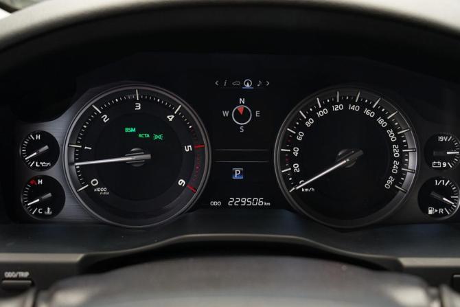 Toyota Land Cruiser 200 Series Рестайлинг 2 с пробегом 2015 года, цена 5 350 000 рублей, 229000 км, внедорожник, Автокод Объявления