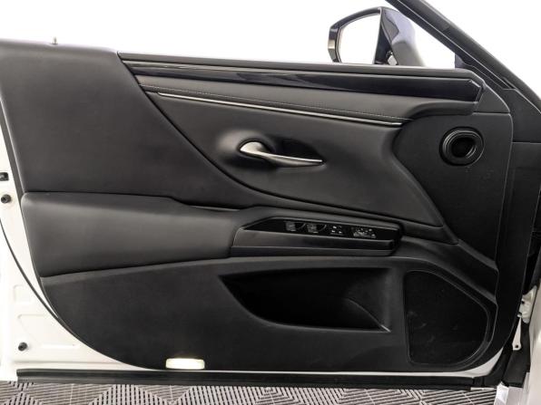 Lexus ES VII Рестайлинг с пробегом 2021 года, цена 3 959 000 рублей, 45940 км, седан, Автокод Объявления