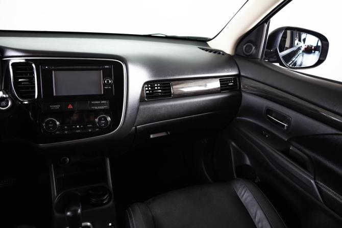Mitsubishi Outlander III Рестайлинг 2 с пробегом 2016 года, цена 1 999 000 рублей, 149000 км, внедорожник, Автокод Объявления