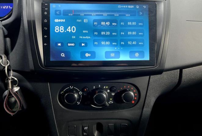 Renault Sandero II с пробегом 2015 года, цена 725 000 рублей, 211237 км, хэтчбек, Автокод Объявления