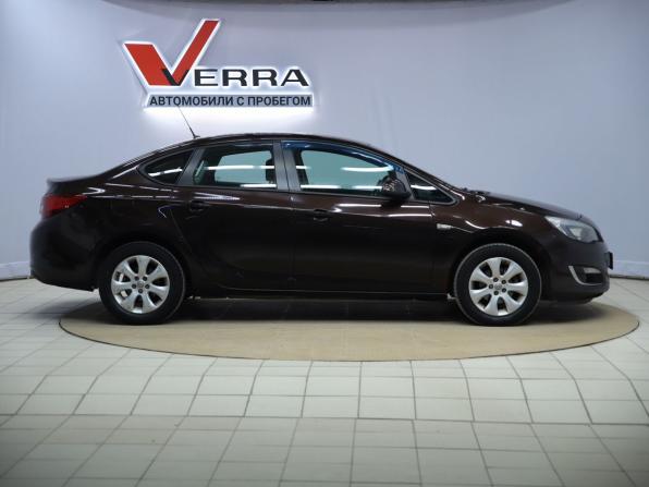 Opel Astra J Рестайлинг с пробегом 2013 года, цена 650 000 рублей, 236954 км, седан, Автокод Объявления