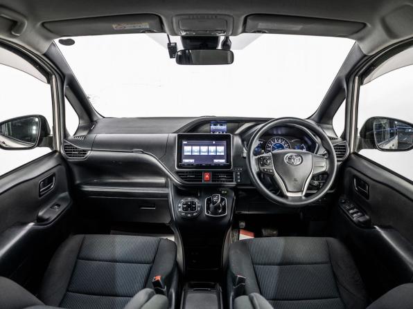 Toyota Noah III (R80) Рестайлинг с пробегом 2017 года, цена 1 970 000 рублей, 147099 км, минивэн, Автокод Объявления