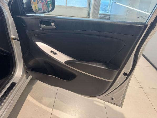 Hyundai Solaris I Рестайлинг с пробегом 2015 года, цена 649 000 рублей, 228978 км, седан, Автокод Объявления