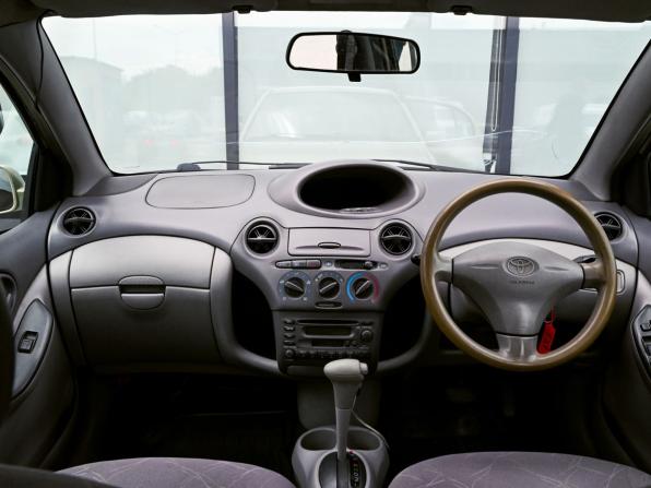 Toyota Platz с пробегом 2000 года, цена 299 000 рублей, 299999 км, седан, Автокод Объявления