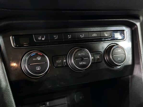 Volkswagen Tiguan II с пробегом 2018 года, цена 2 343 000 рублей, 159467 км, внедорожник, Автокод Объявления