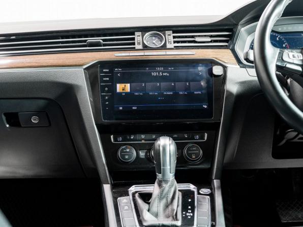 Volkswagen Passat B8 с пробегом 2017 года, цена 1 690 000 рублей, 162850 км, универсал, Автокод Объявления