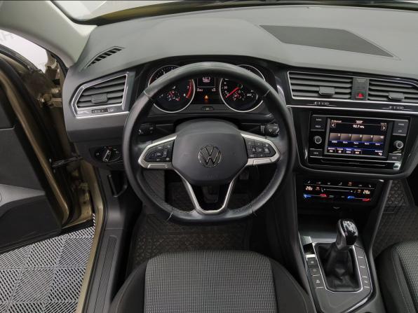 Volkswagen Tiguan II Рестайлинг с пробегом 2021 года, цена 2 600 000 рублей, 67651 км, внедорожник, Автокод Объявления