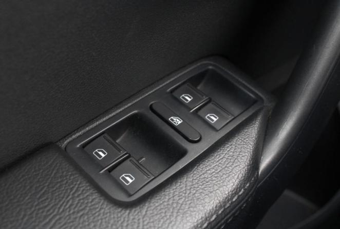 Volkswagen Polo V Рестайлинг с пробегом 2018 года, цена 1 160 000 рублей, 133028 км, седан, Автокод Объявления