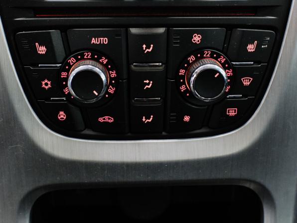 Opel Astra J Рестайлинг с пробегом 2012 года, цена 835 000 рублей, 88245 км, хэтчбек, Автокод Объявления