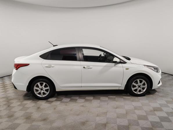 Hyundai Solaris II с пробегом 2017 года, цена 1 099 000 рублей, 154906 км, седан, Автокод Объявления