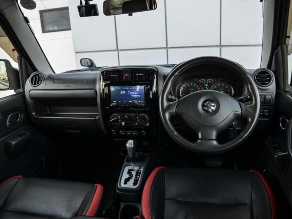 Suzuki Jimny III Рестайлинг 2 с пробегом 2013 года, цена 1 220 000 рублей, 91151 км, внедорожник, Автокод Объявления