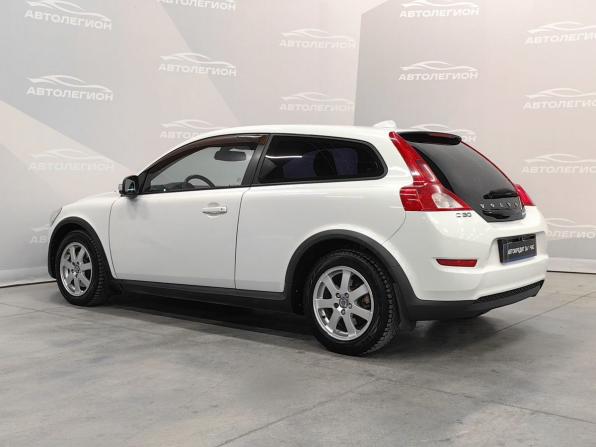 Volvo C30 I Рестайлинг с пробегом 2011 года, цена 800 000 рублей, 215401 км, хэтчбек, Автокод Объявления
