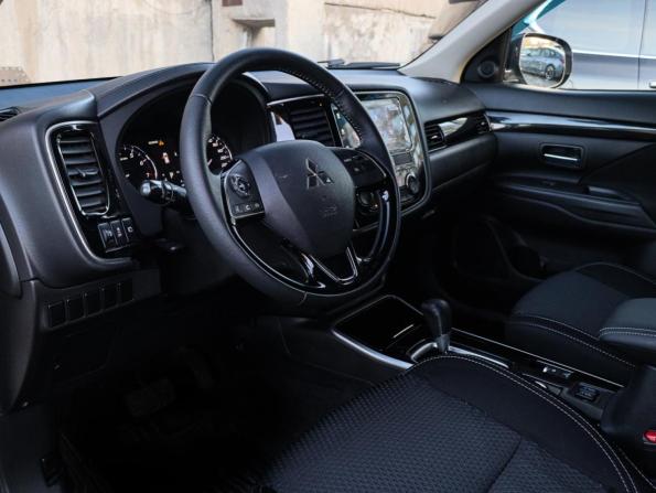 Mitsubishi Outlander III Рестайлинг 3 с пробегом 2019 года, цена 2 297 000 рублей, 84920 км, внедорожник, Автокод Объявления