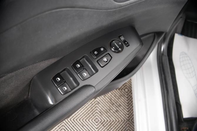 Hyundai Solaris II с пробегом 2017 года, цена 1 249 000 рублей, 170300 км, седан, Автокод Объявления