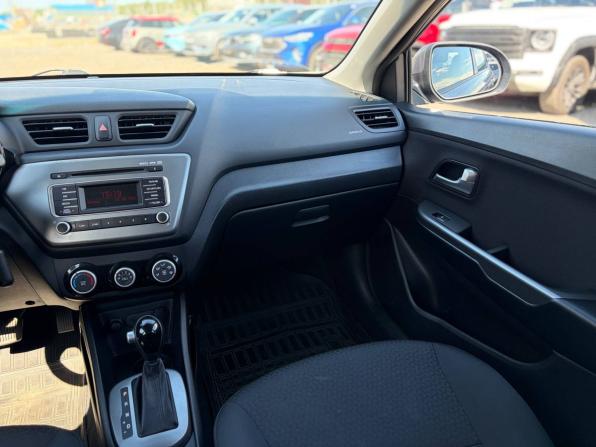 Kia Rio III Рестайлинг с пробегом 2016 года, цена 945 000 рублей, 141200 км, хэтчбек, Автокод Объявления