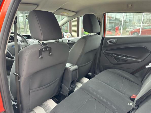 Ford Fiesta Mk6 Рестайлинг с пробегом 2015 года, цена 828 000 рублей, 136100 км, хэтчбек, Автокод Объявления
