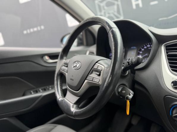 Hyundai Solaris II с пробегом 2017 года, цена 950 000 рублей, 172617 км, седан, Автокод Объявления
