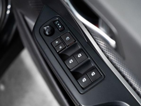 Toyota C-HR I с пробегом 2019 года, цена 1 780 500 рублей, 65943 км, внедорожник, Автокод Объявления