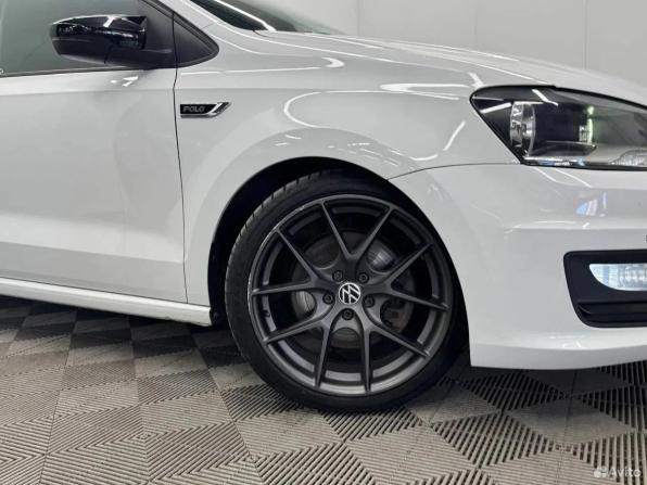 Volkswagen Polo V Рестайлинг с пробегом 2018 года, цена 1 375 000 рублей, 113002 км, седан, Автокод Объявления