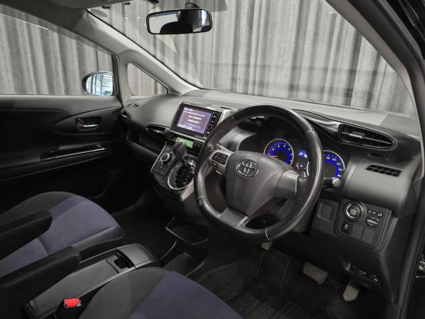 Toyota Wish II Рестайлинг с пробегом 2012 года, цена 1 340 000 рублей, 102000 км, минивэн, Автокод Объявления