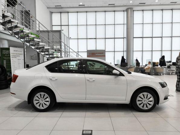 Skoda Octavia III (A7) Рестайлинг с пробегом 2017 года, цена 1 680 000 рублей, 61392 км, лифтбек, Автокод Объявления