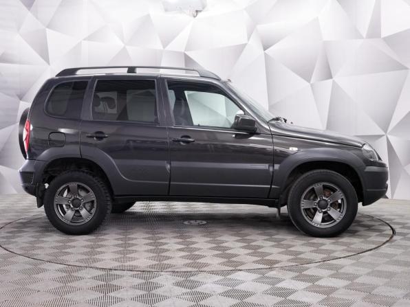 Chevrolet Niva I Рестайлинг с пробегом 2018 года, цена 715 000 рублей, 91763 км, внедорожник, Автокод Объявления