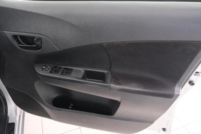 Toyota Ractis II с пробегом 2015 года, цена 859 000 рублей, 205000 км, хэтчбек, Автокод Объявления