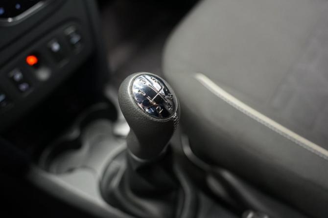 Renault Sandero II Рестайлинг с пробегом 2018 года, цена 1 255 000 рублей, 68487 км, хэтчбек, Автокод Объявления
