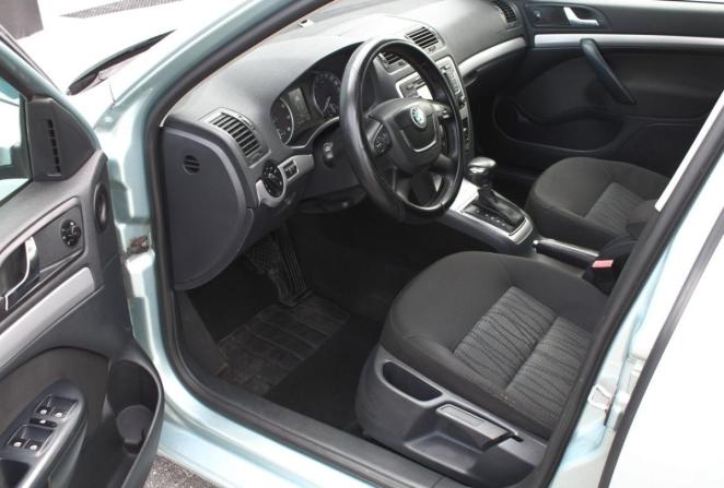 Skoda Octavia II (A5) Рестайлинг с пробегом 2012 года, цена 900 000 рублей, 165182 км, лифтбек, Автокод Объявления