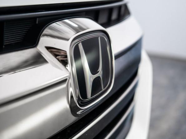Honda Stepwgn V Рестайлинг с пробегом 2018 года, цена 2 290 000 рублей, 71529 км, минивэн, Автокод Объявления