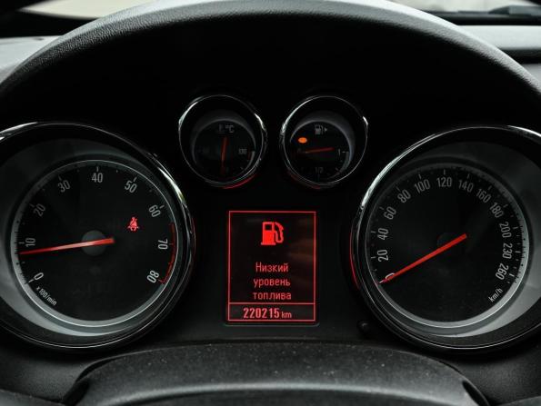 Opel Astra J Рестайлинг с пробегом 2013 года, цена 769 000 рублей, 220215 км, хэтчбек, Автокод Объявления