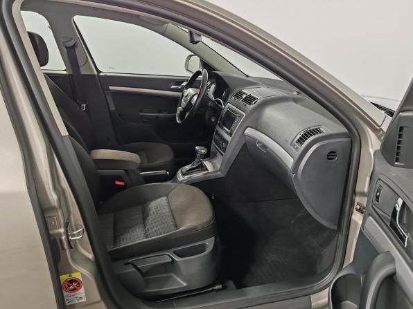 Skoda Octavia II (A5) Рестайлинг с пробегом 2012 года, цена 899 000 рублей, 147889 км, универсал, Автокод Объявления