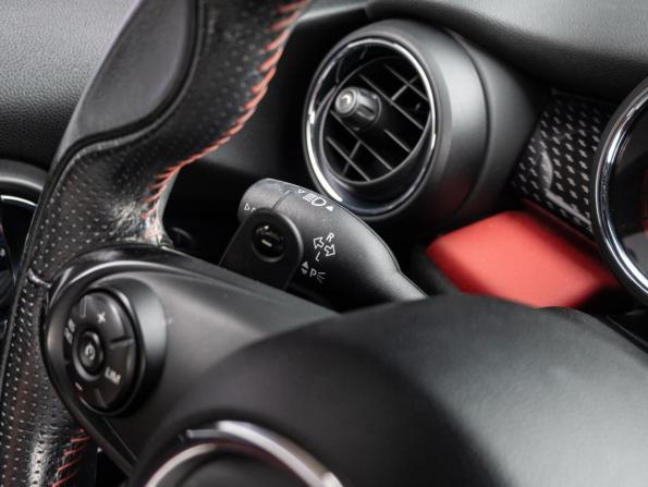 Mini Hatch III (F55/F56) Рестайлинг с пробегом 2019 года, цена 3 350 000 рублей, 50793 км, хэтчбек, Автокод Объявления