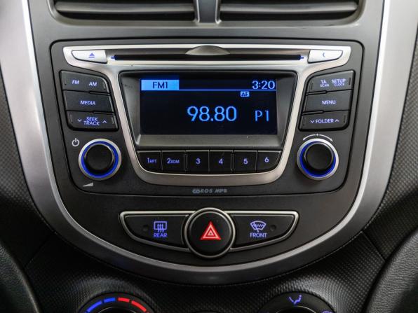 Hyundai Solaris I Рестайлинг с пробегом 2016 года, цена 898 000 рублей, 117708 км, хэтчбек, Автокод Объявления