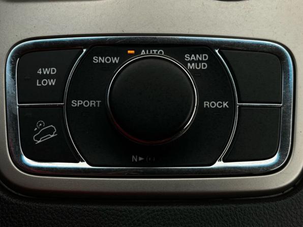 Jeep Grand Cherokee IV (WK2) с пробегом 2012 года, цена 1 240 000 рублей, 393448 км, внедорожник, Автокод Объявления