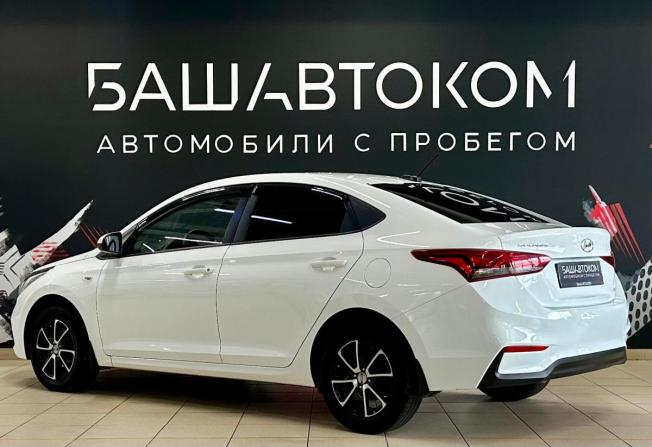 Hyundai Solaris II с пробегом 2018 года, цена 1 290 000 рублей, 118030 км, седан, Автокод Объявления