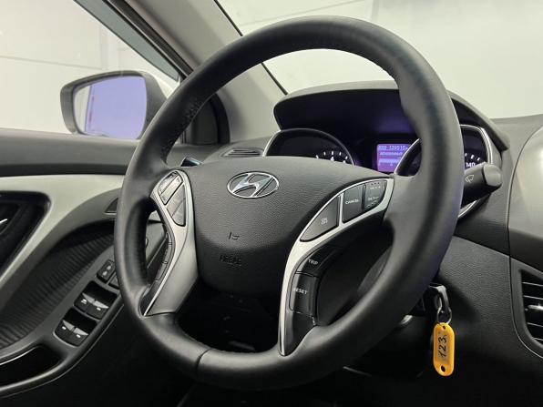 Hyundai Elantra V (MD) Рестайлинг с пробегом 2013 года, цена 1 149 000 рублей, 139500 км, седан, Автокод Объявления