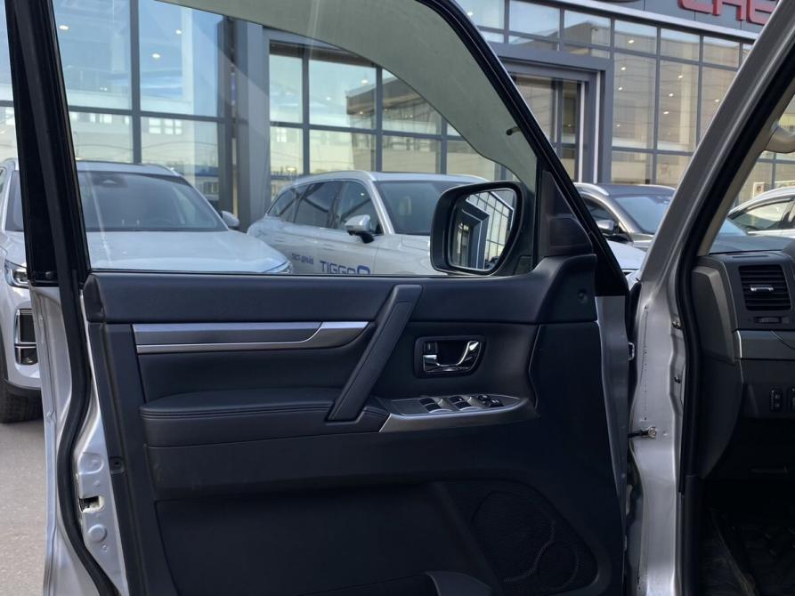 Mitsubishi Pajero IV Рестайлинг 1 Москва  - изображение 17