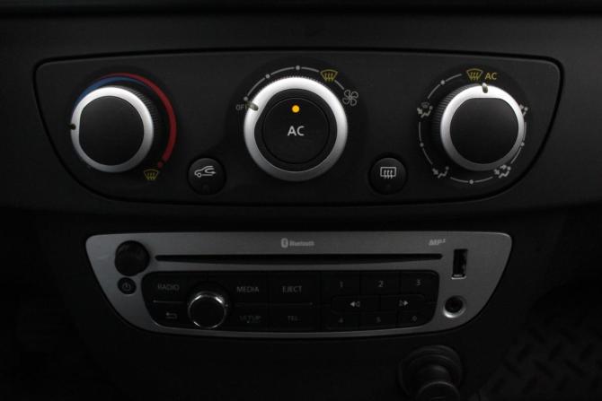 Renault Fluence I Рестайлинг с пробегом 2014 года, цена 995 000 рублей, 132092 км, седан, Автокод Объявления