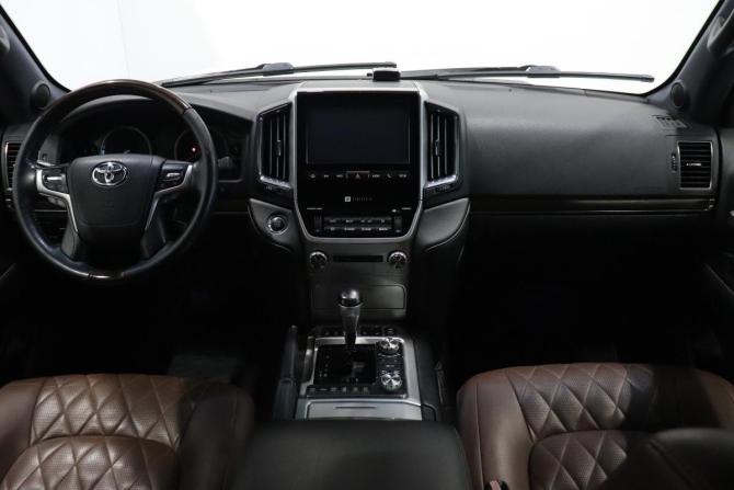 Toyota Land Cruiser 200 Series Рестайлинг 2 с пробегом 2017 года, цена 8 185 000 рублей, 136663 км, внедорожник, Автокод Объявления