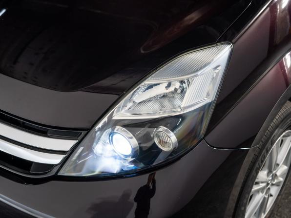 Toyota ISis I Рестайлинг с пробегом 2013 года, цена 1 350 000 рублей, 77884 км, компактвэн, Автокод Объявления