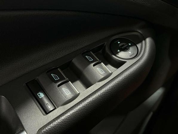 Ford Kuga II Рестайлинг с пробегом 2017 года, цена 1 780 000 рублей, 80400 км, внедорожник, Автокод Объявления