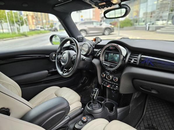 Mini Hatch III (F55/F56) Рестайлинг с пробегом 2020 года, цена 2 500 000 рублей, 94604 км, хэтчбек, Автокод Объявления