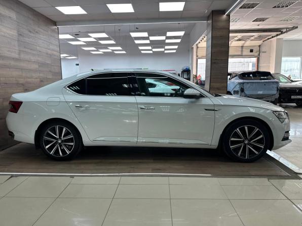 Skoda Superb III Рестайлинг с пробегом 2024 года, цена 3 620 000 рублей, 38400 км, лифтбек, Автокод Объявления