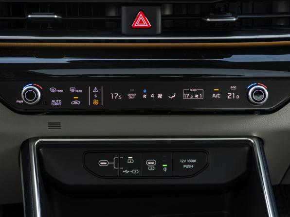 Kia Carnival IV Рестайлинг с пробегом 2025 года, цена 5 998 000 рублей, 31466 км, минивэн, Автокод Объявления