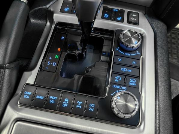 Toyota Land Cruiser 200 Series Рестайлинг 2 с пробегом 2018 года, цена 6 750 000 рублей, 157752 км, внедорожник, Автокод Объявления